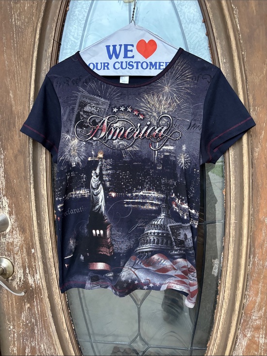 Christopher & Banks Tops - Y2K American tee! Size Small